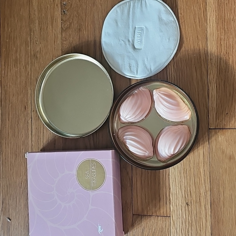 Avon Sea Treasures Pink Shell Guest Soaps & Round Avon Tin New in Box
